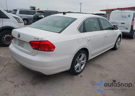 2014 Volkswagen Passat 1.8T Se z USA, uszkodzony, nr VIN 1VWBS7A32EC113746
